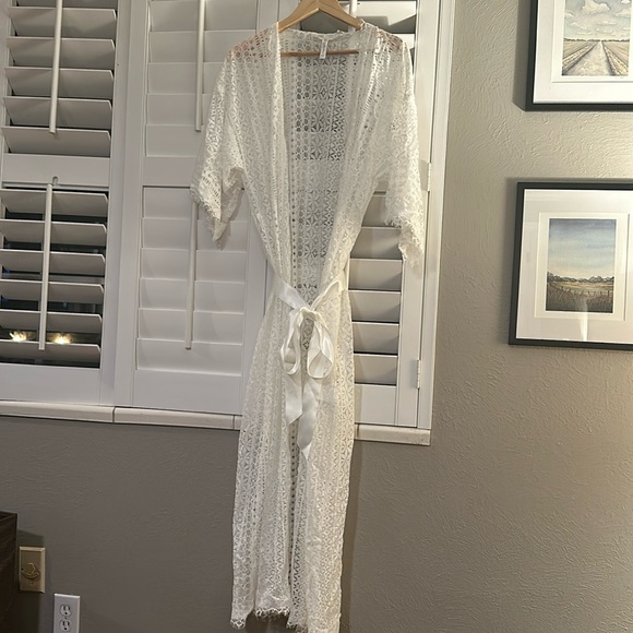 David’s Bridal BOHO Long Lace Robe - Picture 2 of 4